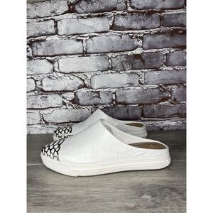 BCBG MAXAZRIA White Calf Leather Mules Slides Sneakers Women’s Sz 6.5M US/36.5EU